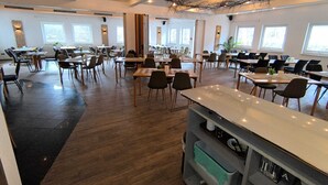 Dining - Comfortable and versatile room -perfect for relaxation, work and exchange (Winterberg)