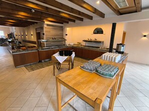 Dining - Comfortable and versatile room -perfect for relaxation, work and exchange (Winterberg)