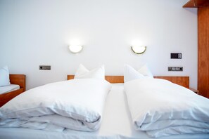 1 bedroom, free WiFi, bed sheets - Comfortable and versatile room -perfect for relaxation, work and exchange (Winterberg)