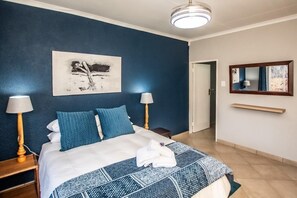 3 habitaciones, tabla de planchar con plancha, wifi y ropa de cama 