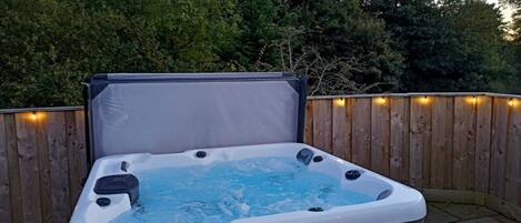 مغطس سبا خارجي