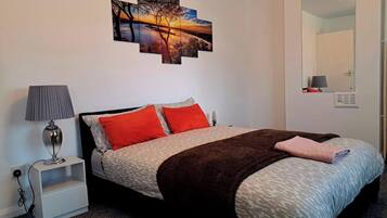 House | 2 bedrooms, iron/ironing board, free WiFi, bed sheets