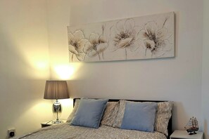 House - 2 Bedroom House in Leeds - Sleeps 5, Wifi, Parking (Leeds)