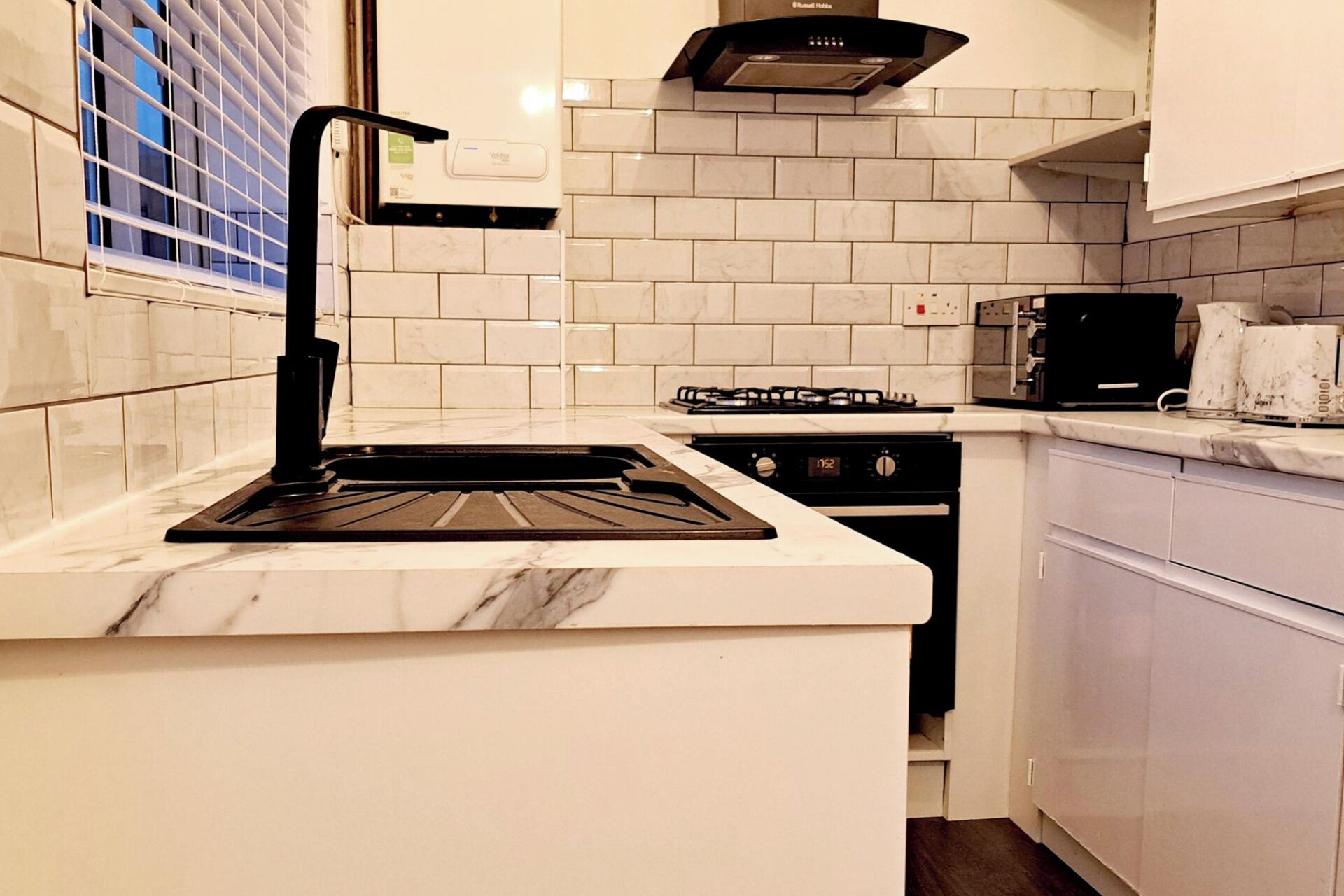 Refrigerador, microondas, horno, placa de cocina
