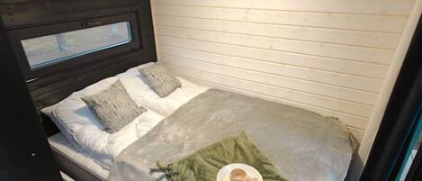 1 多间卧室、办公桌、WiFi