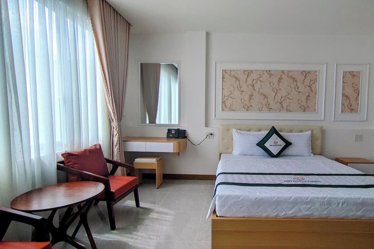 Superior Double Room, Garden View | Desk, laptop workspace, free WiFi