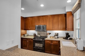 Coffee/tea maker, fridge, microwave, oven