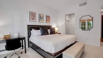 1 dormitorio, tabla de planchar con plancha, wifi y ropa de cama