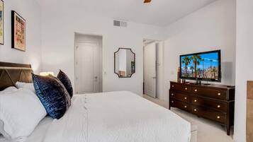 1 habitación, tabla de planchar con plancha, wifi y ropa de cama