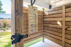 Property grounds - Go with the Flo 1 Luxury 5 Bedroom with Rooftop Bar (Carolina Beach)