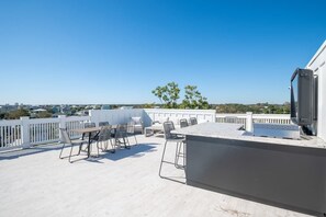 Outdoor dining - Luxury Pet Friendly New Build - Go with the Flo 2 (Carolina Beach)