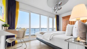 2 bedrooms, desk, iron/ironing board, travel crib