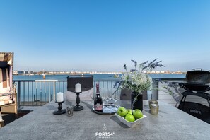 Outdoor dining - Hus Twustern - Waterfront, Whirlpool, Sauna, Fireplace, Balcony, Parking (Olpenitz)