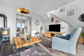 TV, peis og bøker