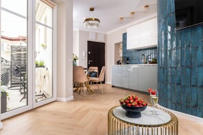 Dining - Rooftop Wawel view with jacuzzi l luxury apartment (Kraków)