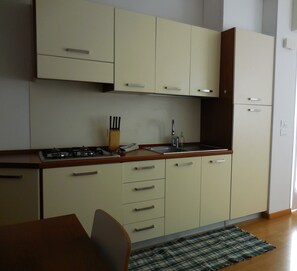 Fridge, microwave, coffee/tea maker, electric kettle - Olive Tree House- Vacation Rentals (Riva del Garda)