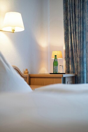 Comfort Double Room | Hypo-allergenic bedding, desk, soundproofing, free WiFi