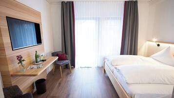 Exclusive Double Room, Allergy Friendly | Hypo-allergenic bedding, desk, soundproofing, free WiFi