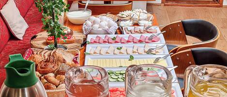 Free daily continental breakfast