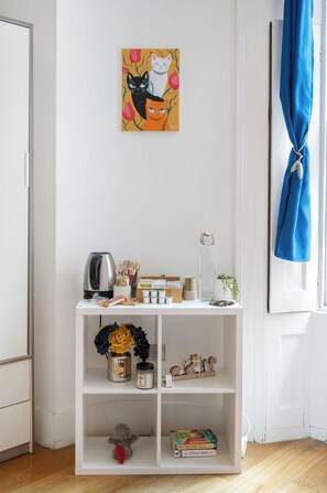 Apartment | Interior - 2 Bedroom W/ensuites-sleeps 6, 20min to Citycentre (London)