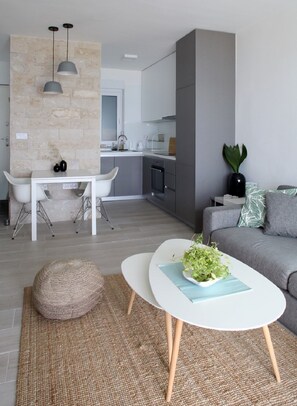 Smart TV, books - A beautiful two-story apartment located directly by the sea (Povljana)