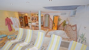 A spa area with multiple chairs, a bathtub, and a shower area. - Apartment in Arzl With Wellness Area (Arzl im Piztal)