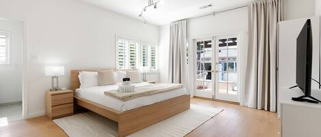 3 室のベッドルーム、デスク、アイロン / アイロン台、旅行用ベビーベッド