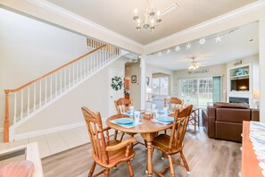 Dining - GW118 Condo w/ Comm. Pool and Minutes to Ocean! (Kitty Hawk)