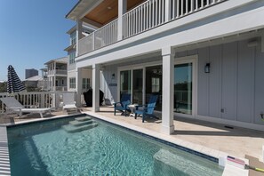 Et oppvarmet basseng