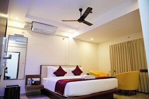Deluxe Double or Twin Room | Desk, laptop workspace, free WiFi - VILLA GRAND HOTEL NEAR BENGALURU AIRPORT (Bengaluru)