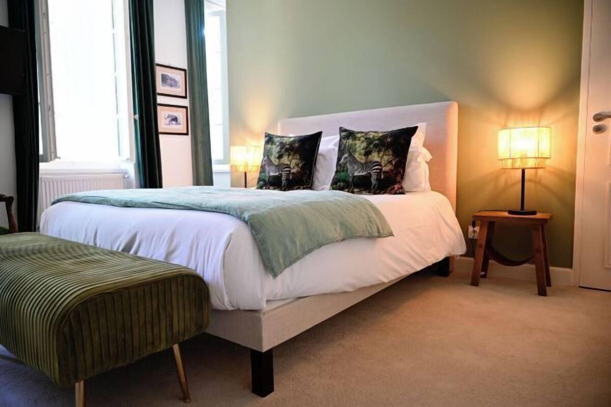 Värdeförvaringsskåp på rummet, arbetsyta för laptop och gratis wi-fi