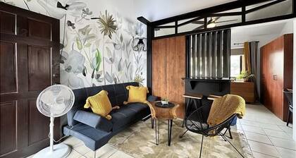 Designer-Inspired 1Bed/1Bath Condo Close to Beach