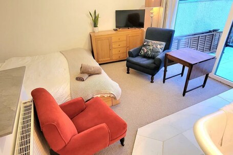 3 Bed Lodge apartment with ensuites and balcony, near the beach in a quiet area - Image 3