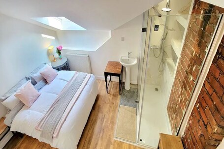 3 Bed Lodge apartment with ensuites and balcony, near the beach in a quiet area - Image 18