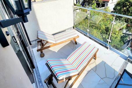 3 Bed Lodge apartment with ensuites and balcony, near the beach in a quiet area - Image 2