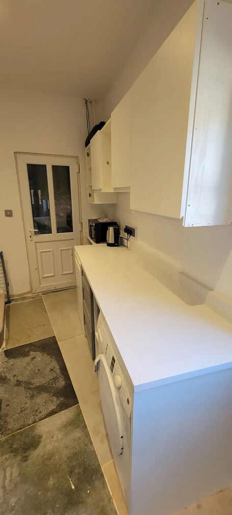 3 Bed Lodge apartment with ensuites and balcony, near the beach in a quiet area - Image 4