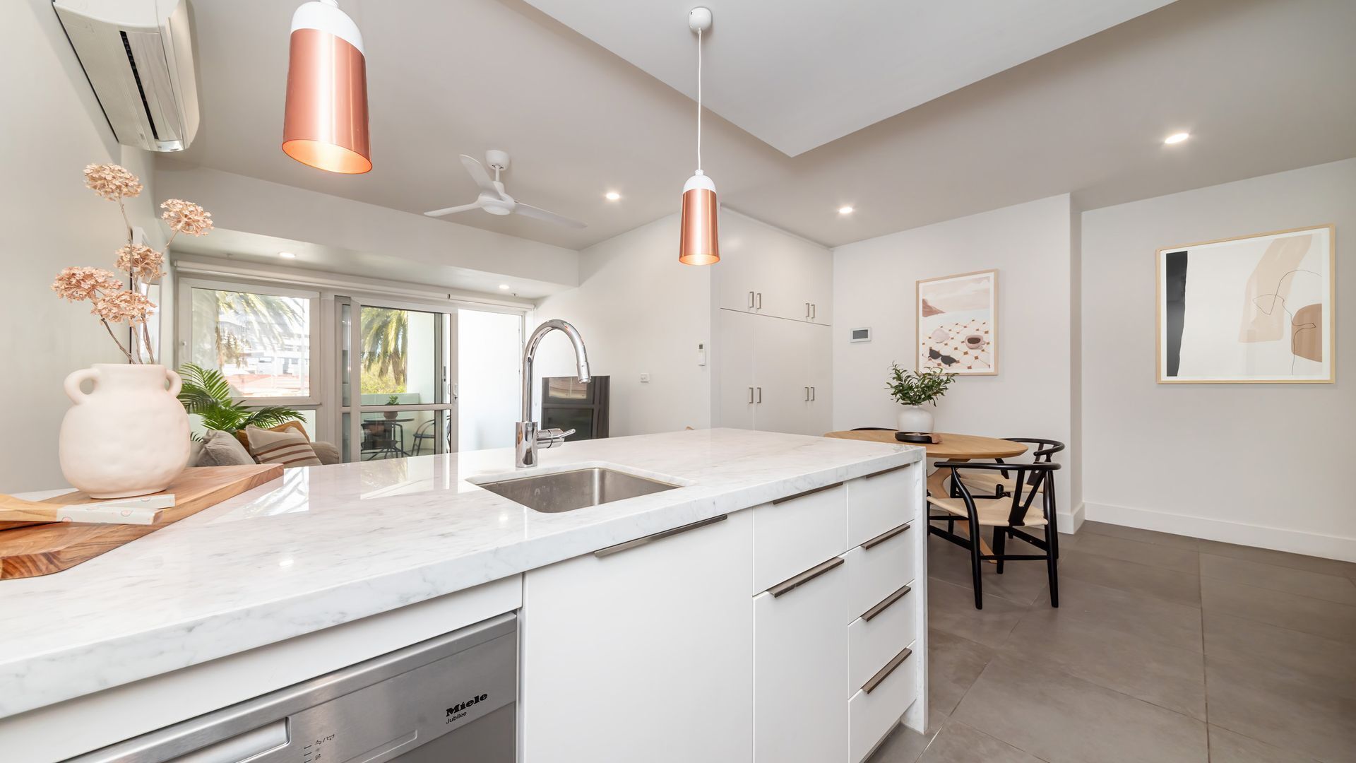 Fridge, stovetop, coffee/tea maker, toaster