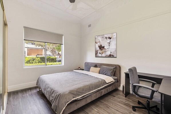 3 bedrooms, iron/ironing board, WiFi, bed sheets