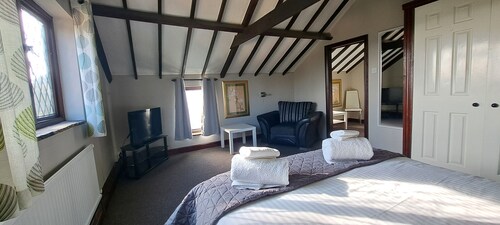 Massive 4 bed with countryside views in Peterborough