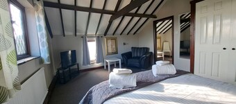 Massive 4 bed with countryside views in Peterborough