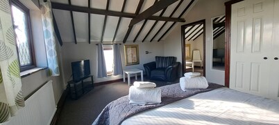 Massive 4 bed with countryside views in Peterborough