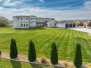 Exterior - 14,000 SqFt Estate w/ Gym Theater Suana Sleeps 40+ (Nampa)