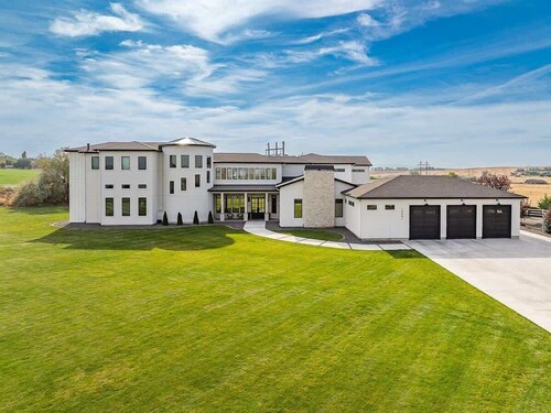 14,000 SqFt Estate w/ Gym Theater Suana Sleeps 40+