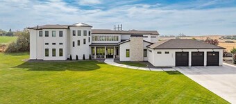 14,000 SqFt Estate w/ Gym Theater Suana Sleeps 40+