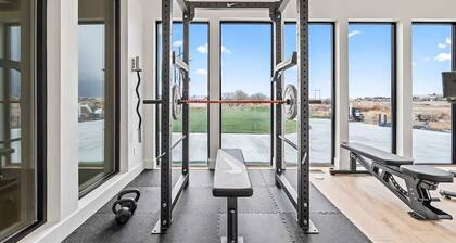 14,000 SqFt Estate w/ Gym Theater Suana Sleeps 40+