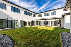 Exterior - 14,000 SqFt Estate w/ Gym Theater Suana Sleeps 40+ (Nampa)