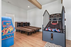 Children's area - 14,000 SqFt Estate w/ Gym Theater Suana Sleeps 40+ (Nampa)