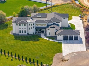 Exterior - 14,000 SqFt Estate w/ Gym Theater Suana Sleeps 40+ (Nampa)