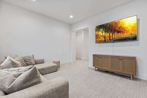 TV, fireplace, video games, DVD player - 14,000 SqFt Estate w/ Gym Theater Suana Sleeps 40+ (Nampa)