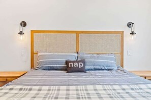 6 habitaciones, escritorio y tabla de planchar con plancha 